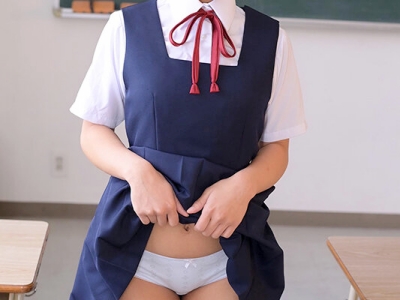 〈咲田ラン〉担任の先生と教室でエッチ！積極的に弄ったり上に股がり制服の上からパイ揉みされ乳首舐められる